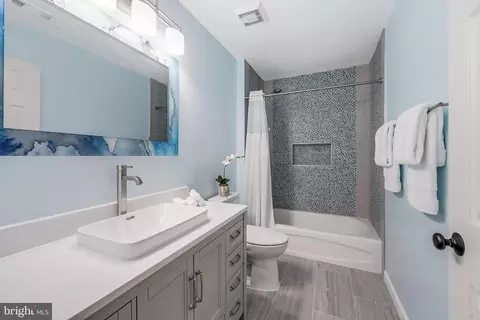 Bath - 43799 Abbott Pl, Ashburn, VA 20147 photo 4 of 5