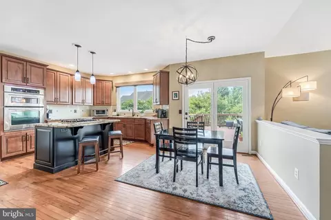 Kitchen - 43799 Abbott Pl, Ashburn, VA 20147 photo 2 of 10