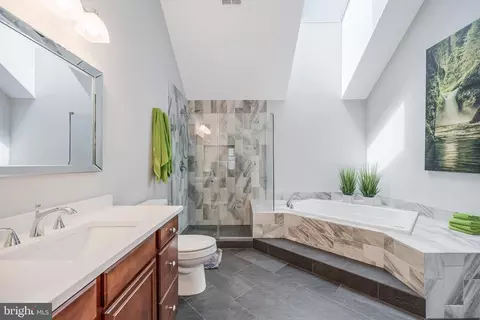 Bath - 43799 Abbott Pl, Ashburn, VA 20147 photo 3 of 5