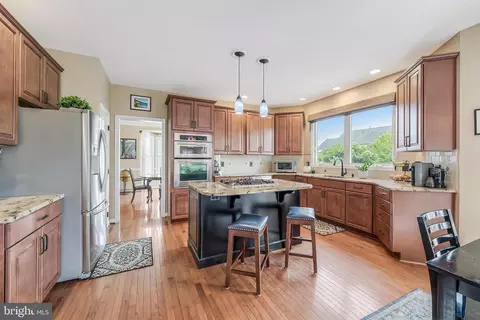Kitchen - 43799 Abbott Pl, Ashburn, VA 20147 photo 3 of 10