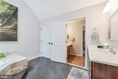 Bath - 43799 Abbott Pl, Ashburn, VA 20147 photo 2 of 5