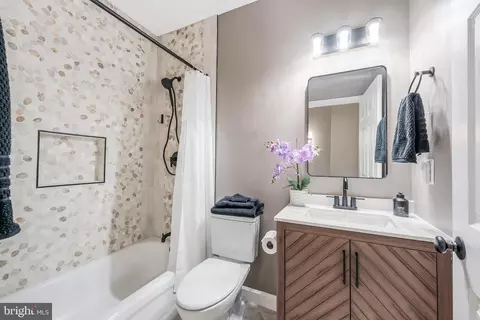 Bath - 43799 Abbott Pl, Ashburn, VA 20147 photo 5 of 5