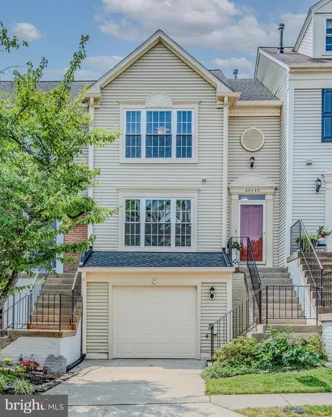 45555 Whitcomb Sq, Sterling, VA 20166