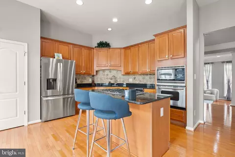 Kitchen - 22016 Dilworth Sq, Broadlands, VA 20148 photo 4 of 6