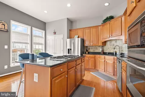 Kitchen - 22016 Dilworth Sq, Broadlands, VA 20148 photo 6 of 6