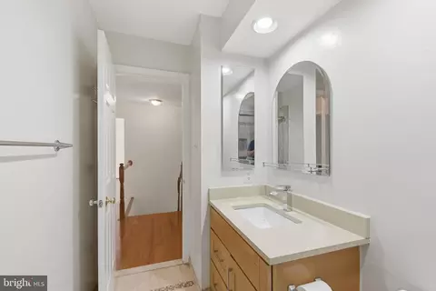 Bath - 46405 Esterbrook Cir, Sterling, VA 20165 photo 4 of 6