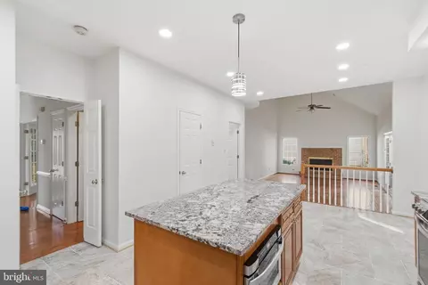 Entry Way - 46405 Esterbrook Cir, Sterling, VA 20165 photo 3 of 5