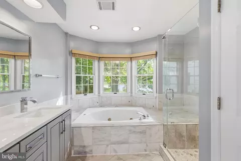 Bath - 46405 Esterbrook Cir, Sterling, VA 20165 photo 2 of 6