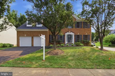 Exterior - 46405 Esterbrook Cir, Sterling, VA 20165 photo 4 of 4