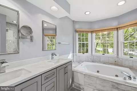 Bath - 46405 Esterbrook Cir, Sterling, VA 20165 photo 1 of 6