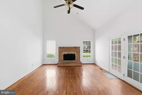 Living - 46405 Esterbrook Cir, Sterling, VA 20165 photo 4 of 9
