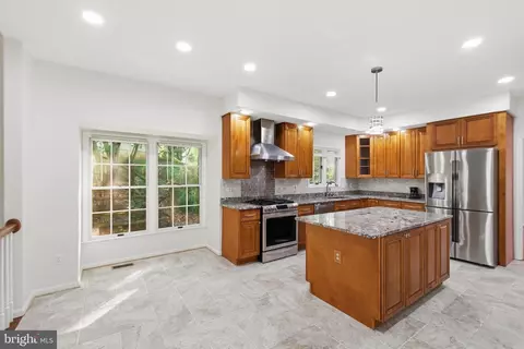 Kitchen - 46405 Esterbrook Cir, Sterling, VA 20165 photo 2 of 5