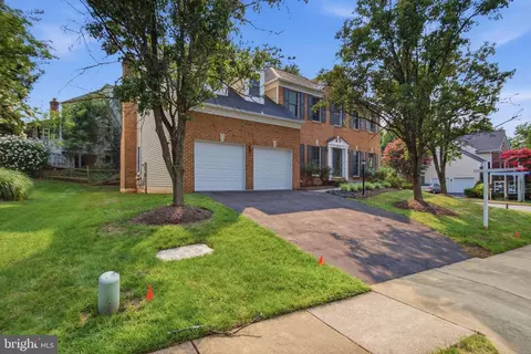 Exterior - 46405 Esterbrook Cir, Sterling, VA 20165 photo 3 of 4