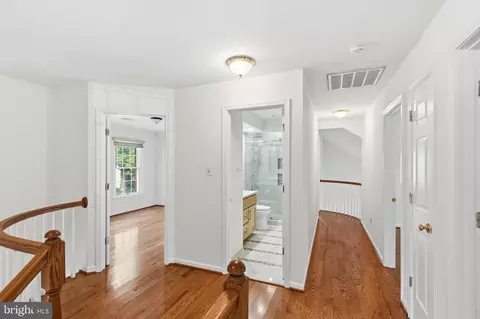 Entry Way - 46405 Esterbrook Cir, Sterling, VA 20165 photo 4 of 5