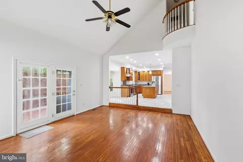Living - 46405 Esterbrook Cir, Sterling, VA 20165 photo 3 of 9