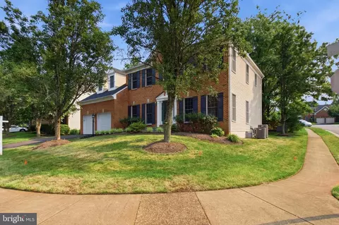 Exterior - 46405 Esterbrook Cir, Sterling, VA 20165 photo 2 of 4