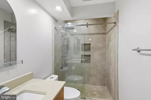 Bath - 46405 Esterbrook Cir, Sterling, VA 20165 photo 3 of 6