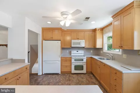 Kitchen - 1206 E Iberia Rd, Sterling, VA 20164 photo 3 of 5