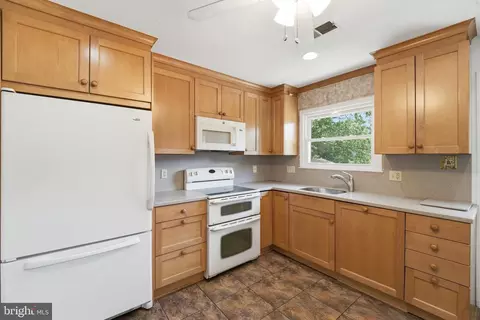 Kitchen - 1206 E Iberia Rd, Sterling, VA 20164 photo 2 of 5