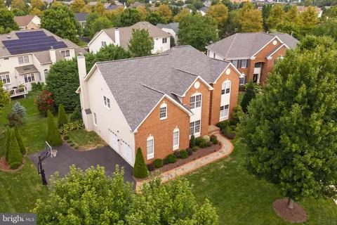 View/Area - 43640 Cather Ct, Ashburn, VA 20147 photo 2 of 14