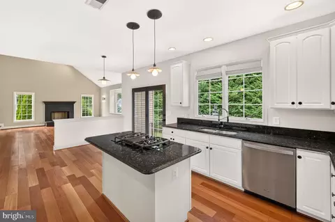 Kitchen - 43640 Cather Ct, Ashburn, VA 20147 photo 6 of 6