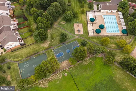 View/Area - 43640 Cather Ct, Ashburn, VA 20147 photo 9 of 14