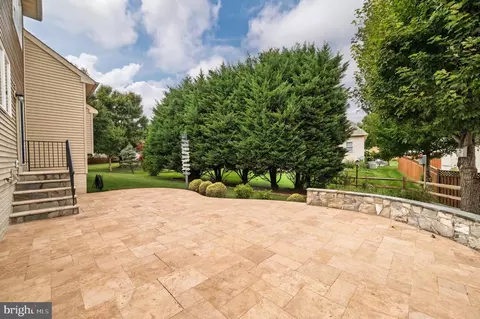 Exterior - 43640 Cather Ct, Ashburn, VA 20147 photo 5 of 10