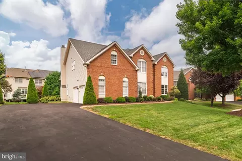 Exterior - 43640 Cather Ct, Ashburn, VA 20147 photo 3 of 10