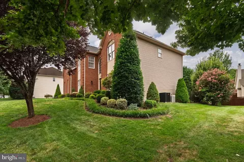 Exterior - 43640 Cather Ct, Ashburn, VA 20147 photo 8 of 10