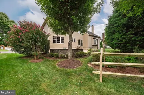 Exterior - 43640 Cather Ct, Ashburn, VA 20147 photo 7 of 10