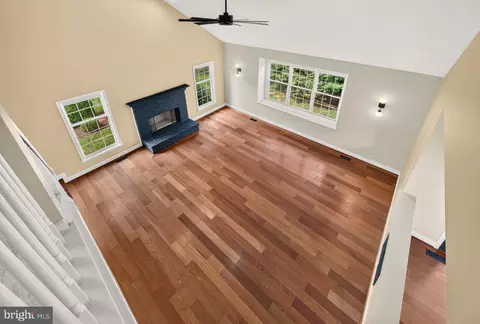Living - 43640 Cather Ct, Ashburn, VA 20147 photo 9 of 10
