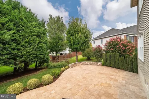 Exterior - 43640 Cather Ct, Ashburn, VA 20147 photo 6 of 10