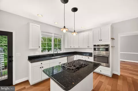 Kitchen - 43640 Cather Ct, Ashburn, VA 20147 photo 2 of 6