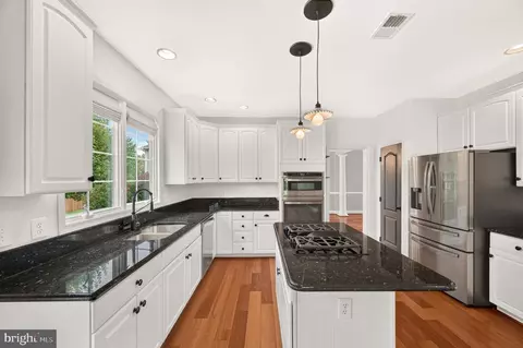 Kitchen - 43640 Cather Ct, Ashburn, VA 20147 photo 4 of 6