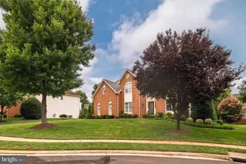 Exterior - 43640 Cather Ct, Ashburn, VA 20147 photo 2 of 10