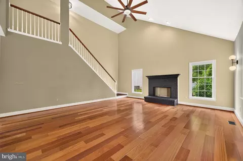 Living - 43640 Cather Ct, Ashburn, VA 20147 photo 5 of 10