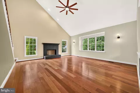 Living - 43640 Cather Ct, Ashburn, VA 20147 photo 3 of 10