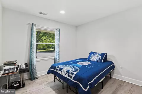 Bedroom - 501 E Poplar Rd E, Sterling, VA 20164 photo 3 of 7