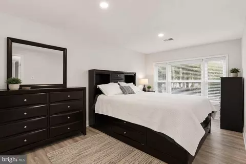 Bedroom - 501 E Poplar Rd E, Sterling, VA 20164 photo 6 of 7