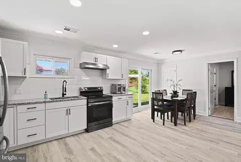 Kitchen - 501 E Poplar Rd E, Sterling, VA 20164 photo 5 of 5
