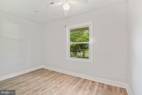 Bedroom - 501 E Poplar Rd E, Sterling, VA 20164 photo 5 of 7