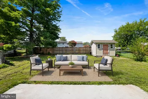 Exterior - 501 E Poplar Rd E, Sterling, VA 20164 photo 4 of 9
