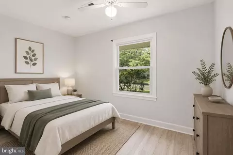 Bedroom - 501 E Poplar Rd E, Sterling, VA 20164 photo 4 of 7