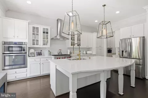 Kitchen - 20623 Holyoke Dr, Ashburn, VA 20147 photo 3 of 9