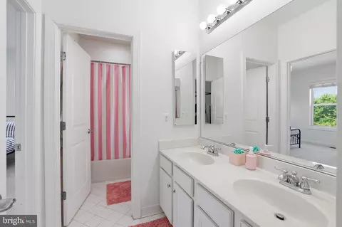 Bath - 20623 Holyoke Dr, Ashburn, VA 20147 photo 7 of 8