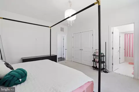 Bedroom - 20623 Holyoke Dr, Ashburn, VA 20147 photo 12 of 21