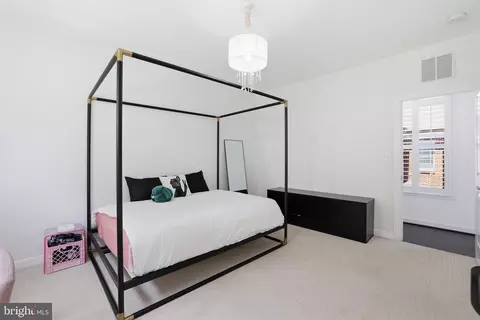 Bedroom - 20623 Holyoke Dr, Ashburn, VA 20147 photo 11 of 21