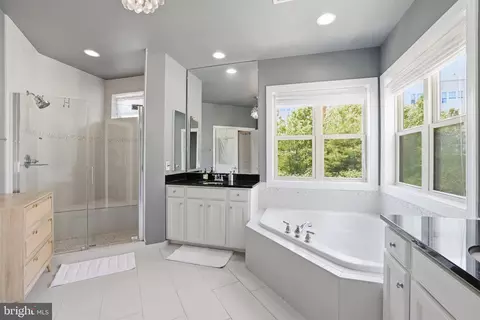 Bath - 20623 Holyoke Dr, Ashburn, VA 20147 photo 3 of 8