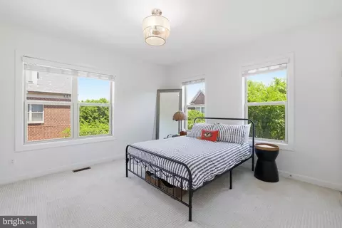 Bedroom - 20623 Holyoke Dr, Ashburn, VA 20147 photo 15 of 21