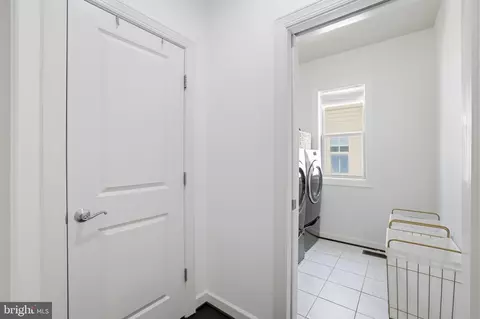 Entry Way - 20623 Holyoke Dr, Ashburn, VA 20147 photo 9 of 10